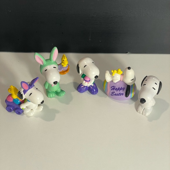 Peanuts Other - Vintage Snoopy Easter Collectible Figurines Lot of 5